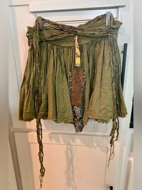 💚💚Z-BRAND💚💚Boho Olive Green Crinkled MINI-Skirt w/Distressed Waist Ties